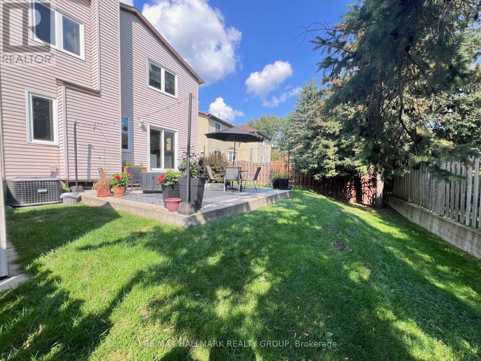 4 Cadence Gate, Ottawa, ON - Outdoor