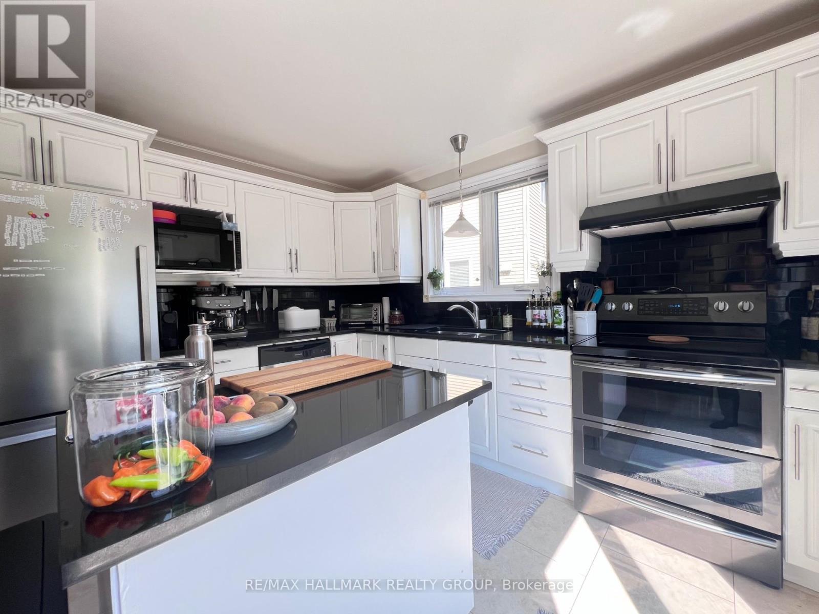 4 Cadence Gate, Ottawa, ON - Indoor Photo Showing Kitchen