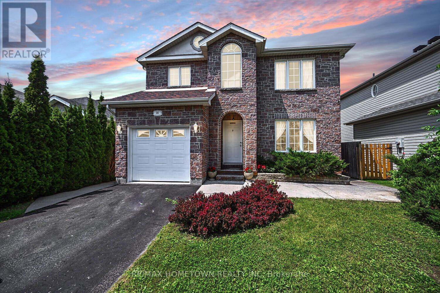 16 Regency Place, Brockville, ON - Outdoor With Facade