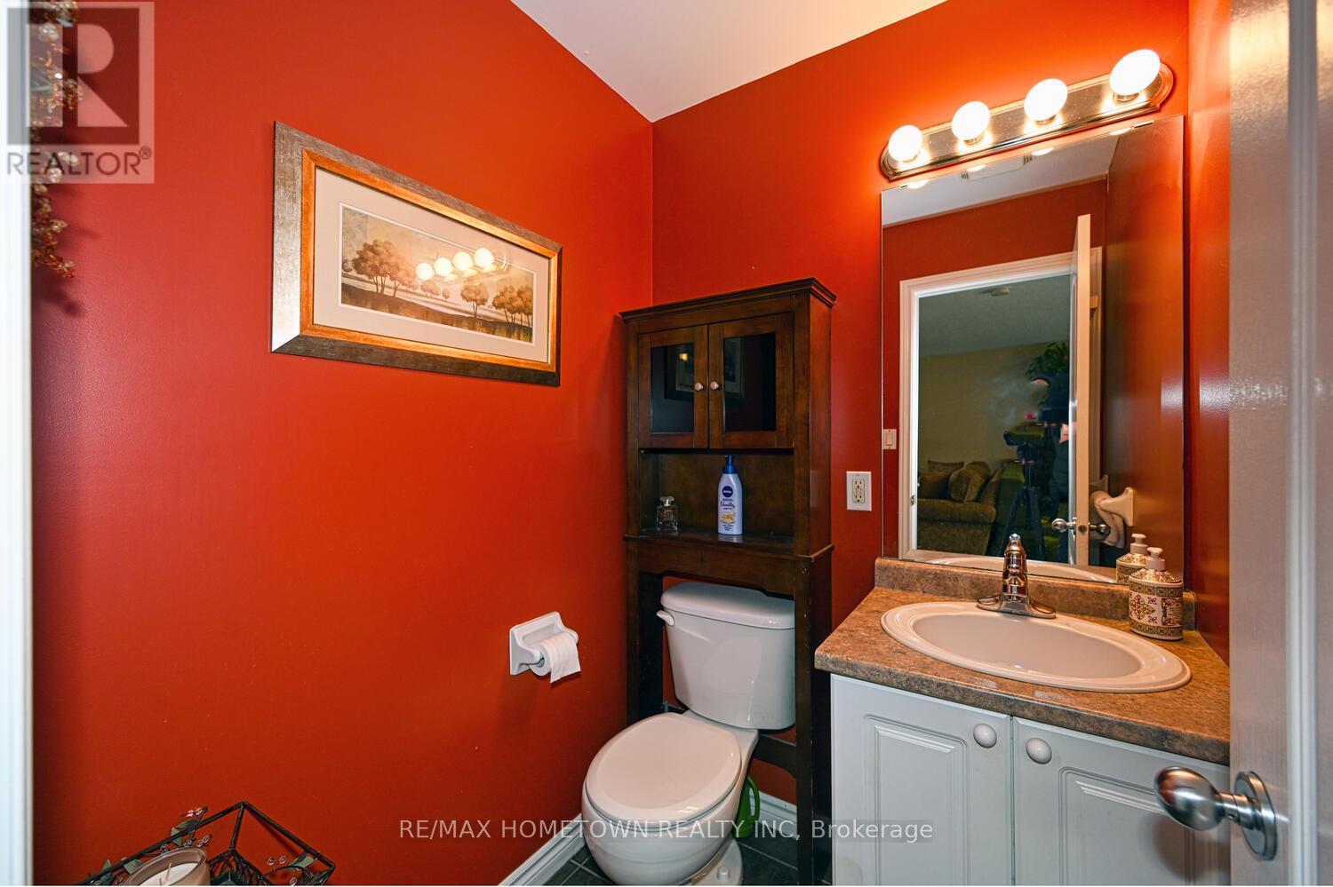 16 Regency Place, Brockville, ON - Indoor Photo Showing Bathroom