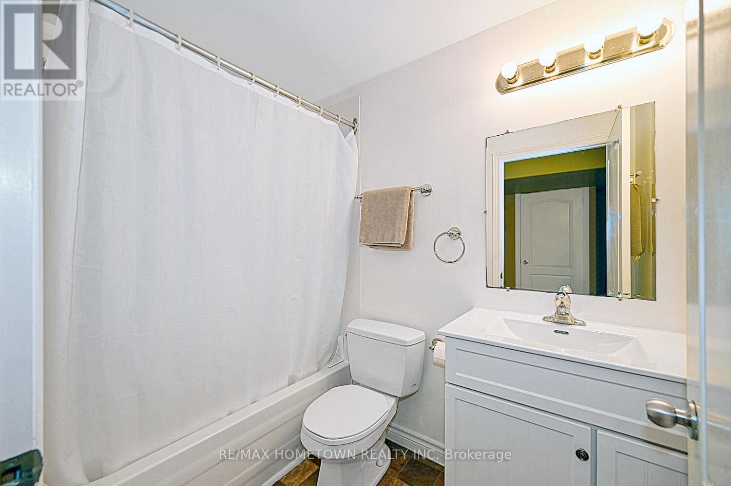 16 Regency Place, Brockville, ON - Indoor Photo Showing Bathroom