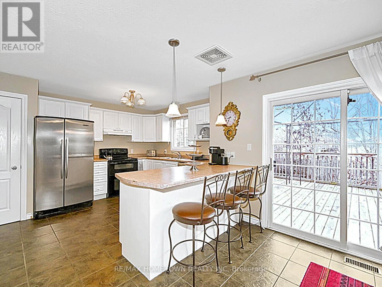 16 Regency Place, Brockville, ON - Indoor Photo Showing Kitchen