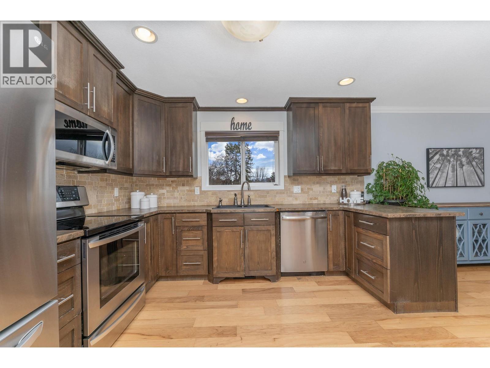 431 Upland Drive, Coldstream, BC - Indoor Photo Showing Kitchen