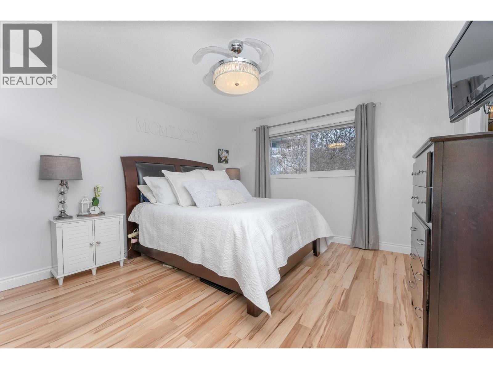 431 Upland Drive, Coldstream, BC - Indoor Photo Showing Bedroom