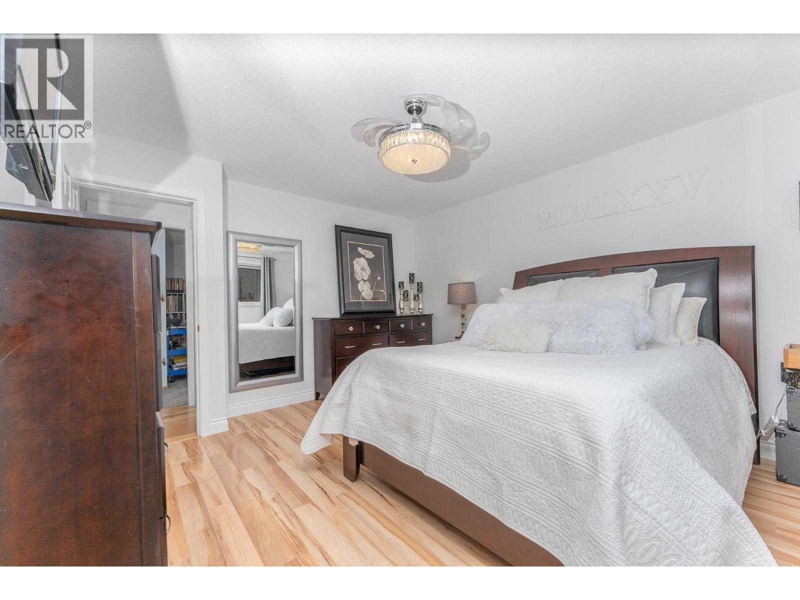 431 Upland Drive, Coldstream, BC - Indoor Photo Showing Bedroom