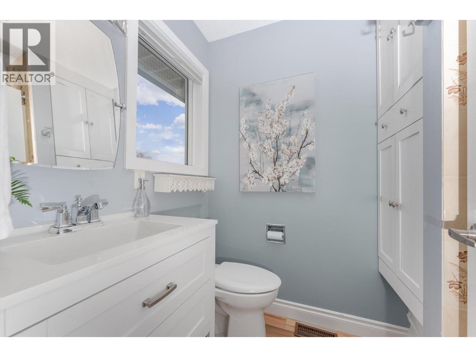431 Upland Drive, Coldstream, BC - Indoor Photo Showing Bathroom