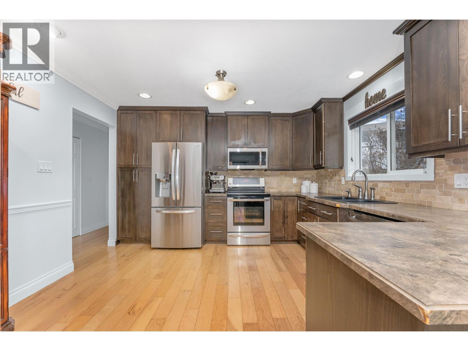 431 Upland Drive, Coldstream, BC - Indoor Photo Showing Kitchen