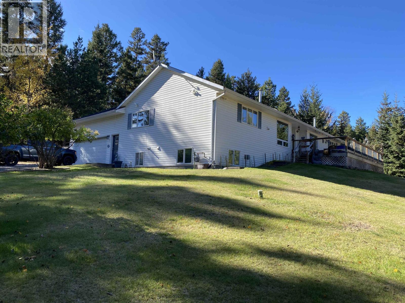 5270 Mackay Crescent, 108 Mile Ranch, BC - Outdoor