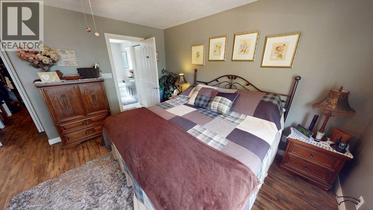 5270 Mackay Crescent, 108 Mile Ranch, BC - Indoor Photo Showing Bedroom