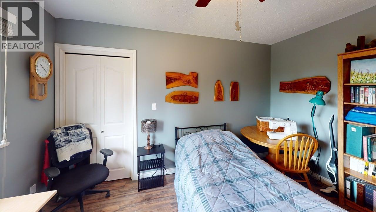 5270 Mackay Crescent, 108 Mile Ranch, BC - Indoor Photo Showing Bedroom