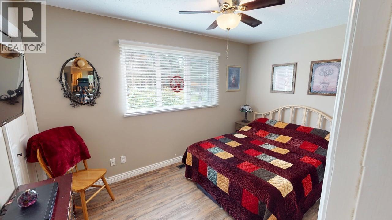 5270 Mackay Crescent, 108 Mile Ranch, BC - Indoor Photo Showing Bedroom