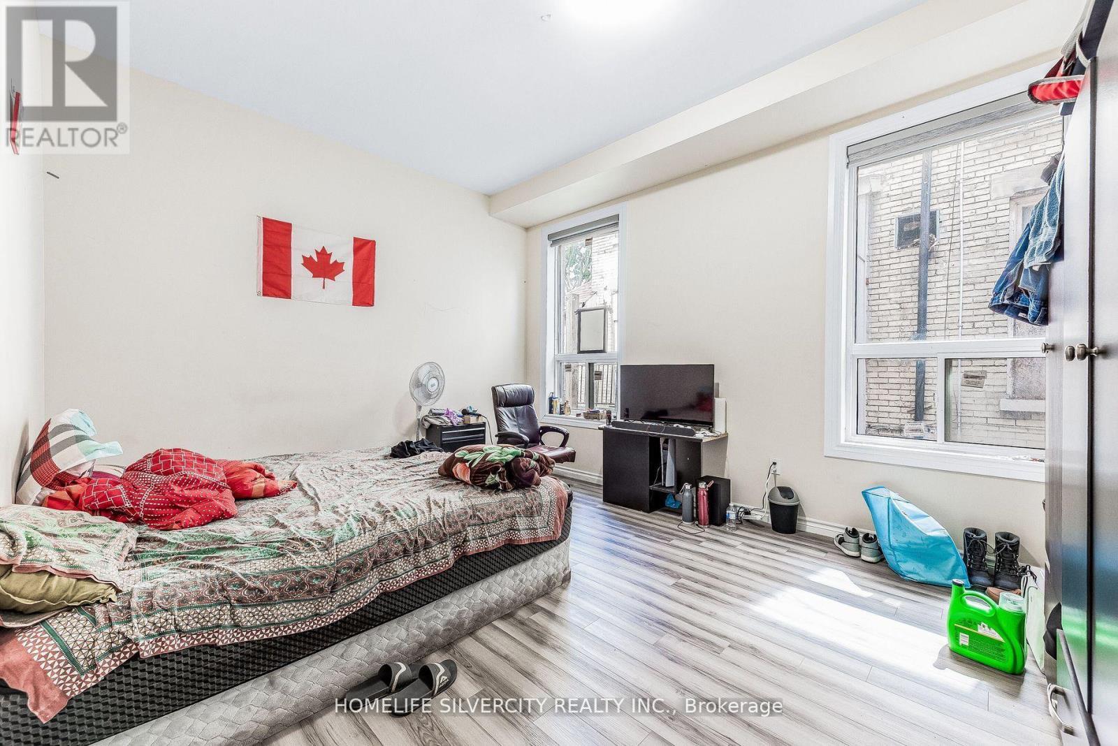 544 Dundas Street E, London East, ON - Indoor Photo Showing Bedroom