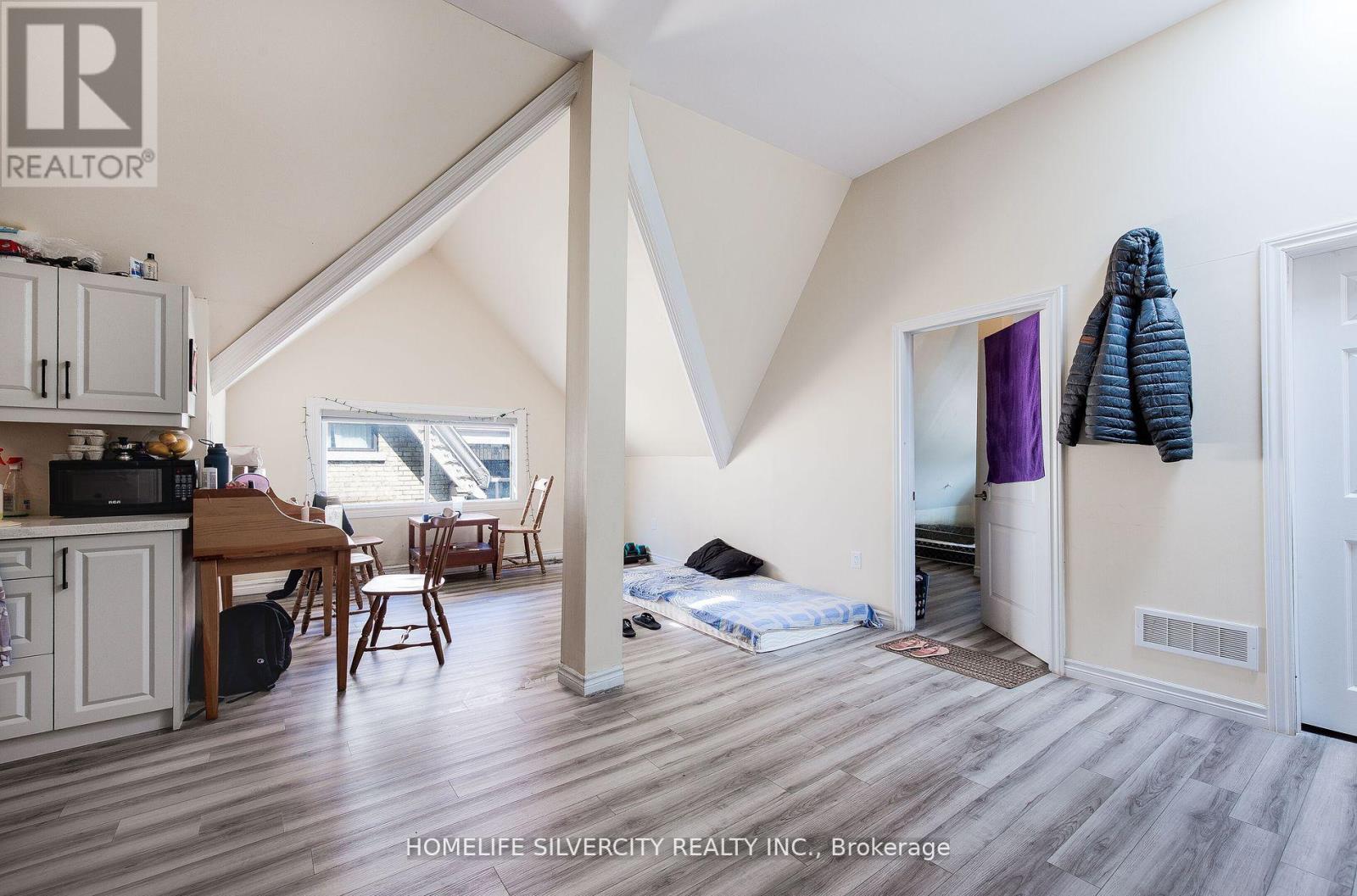 544 Dundas Street E, London East, ON - Indoor