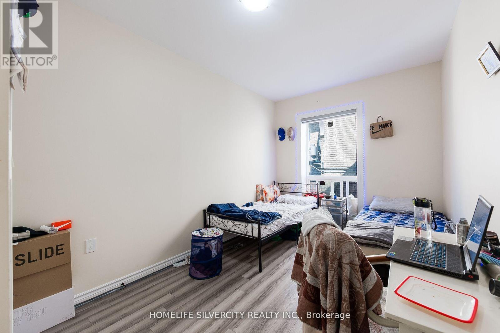 544 Dundas Street E, London East, ON - Indoor