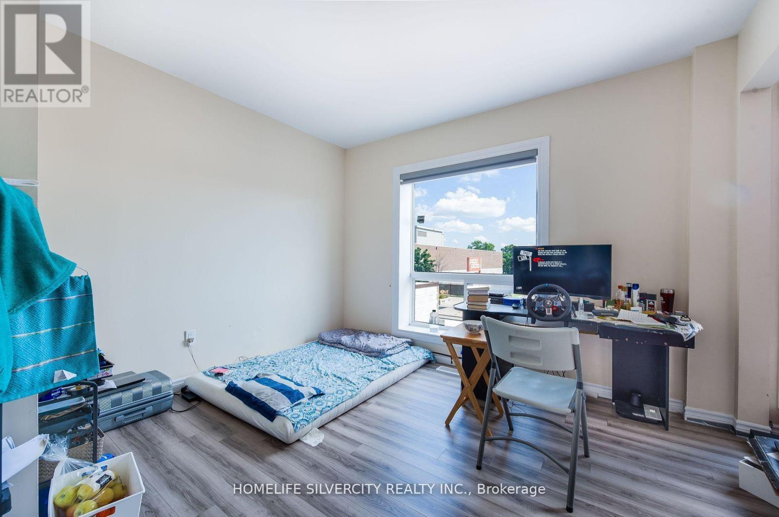 544 Dundas Street E, London East, ON - Indoor