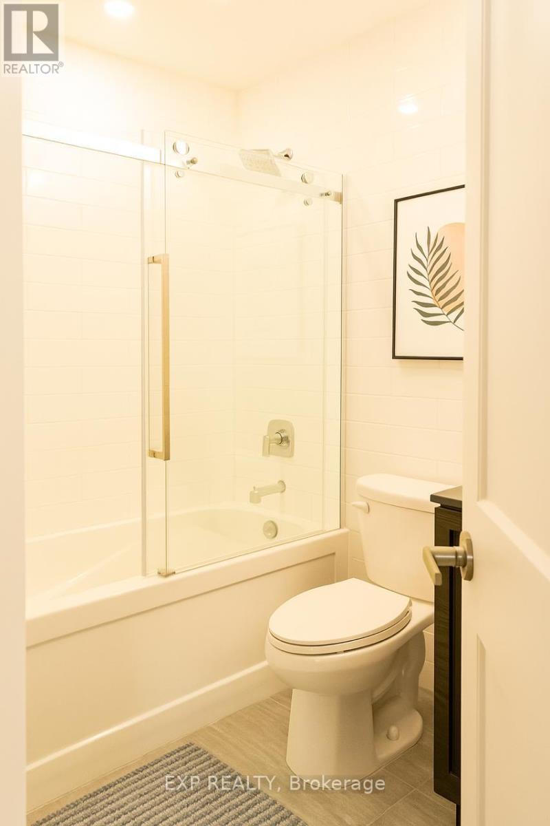 1108B - 60 Charles Street W, Kitchener, ON - Indoor Photo Showing Bathroom