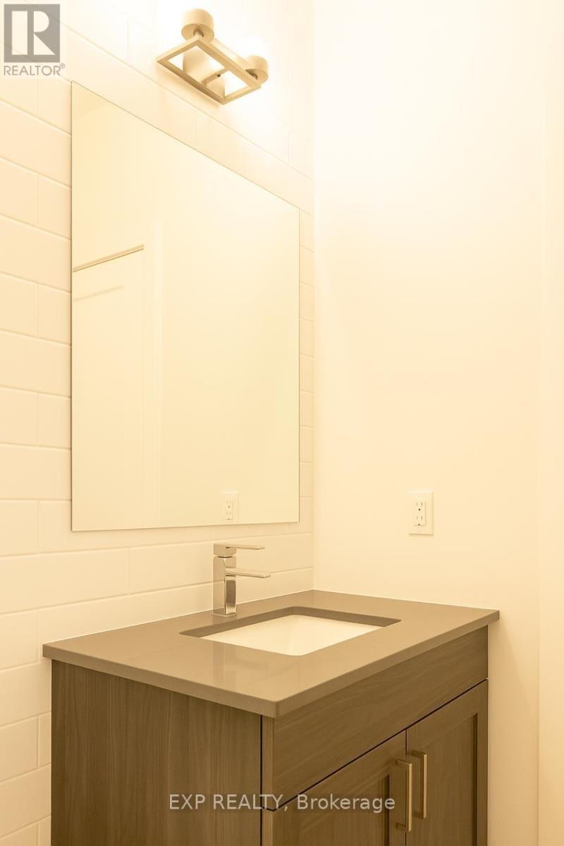 1108B - 60 Charles Street W, Kitchener, ON - Indoor Photo Showing Bathroom