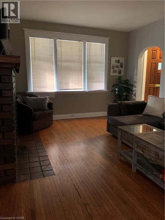 4 Mcdonald Avenue, London, ON - Indoor Photo Showing Living Room