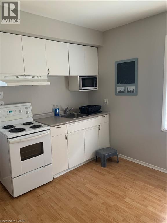 4 Mcdonald Avenue, London, ON - Indoor Photo Showing Kitchen