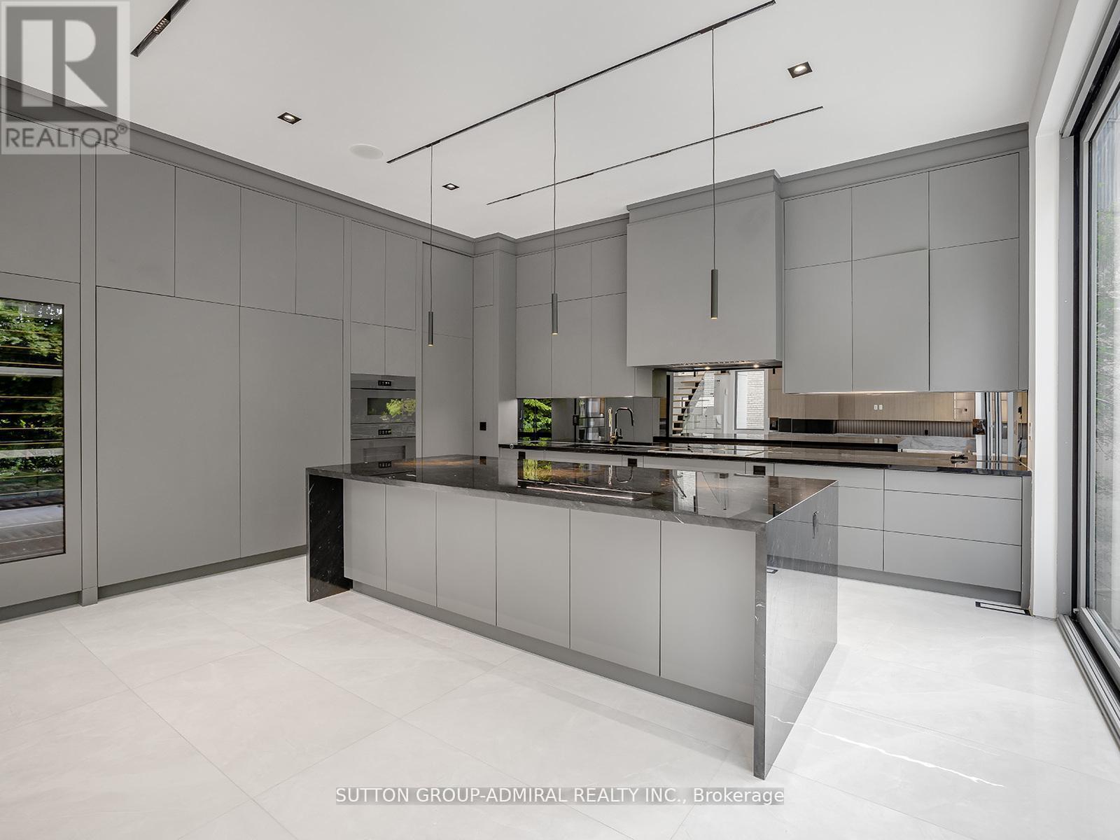 157 Old Forest Hill Road, Toronto, ON - Indoor Photo Showing Kitchen