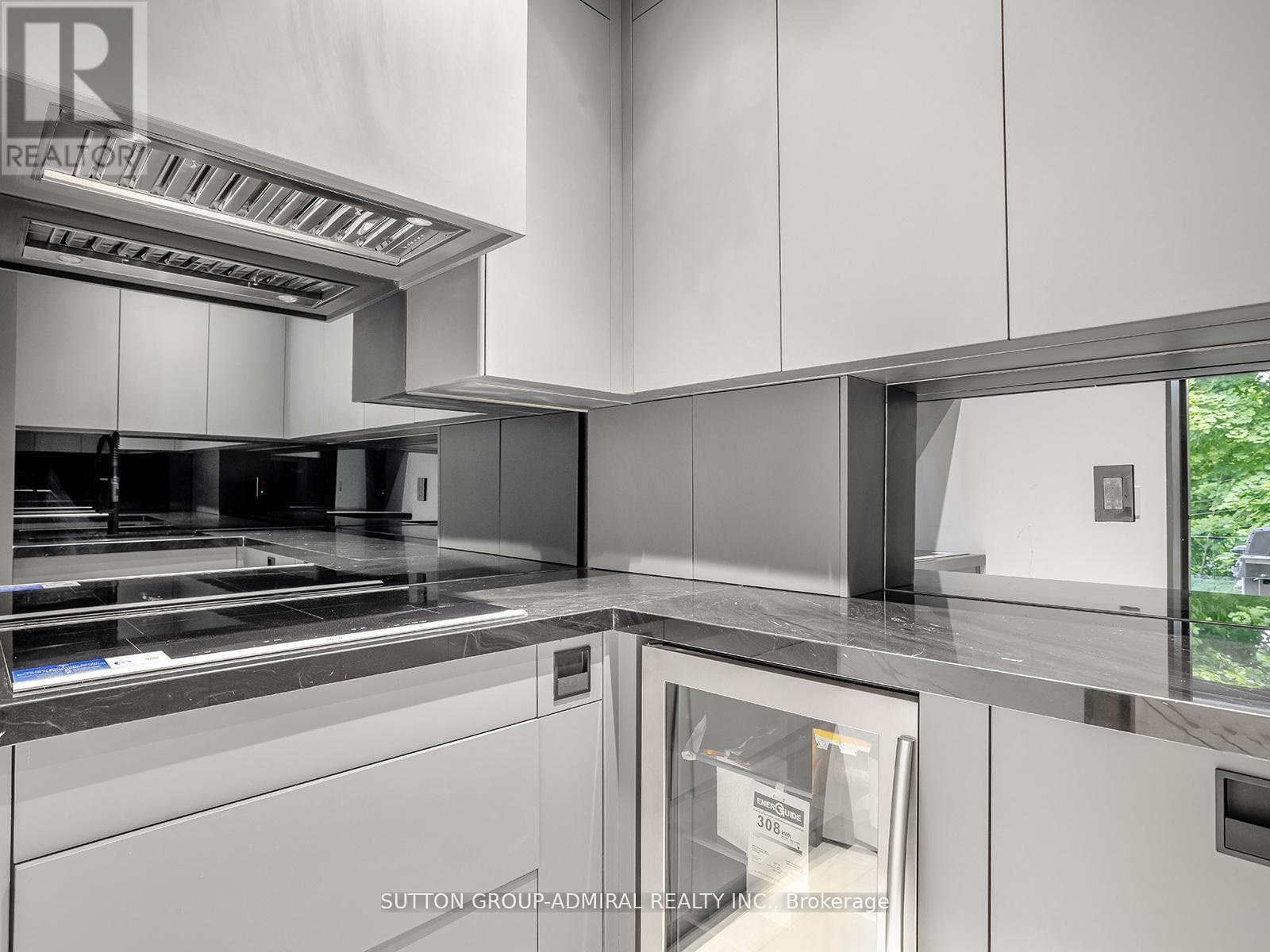 157 Old Forest Hill Road, Toronto, ON - Indoor Photo Showing Kitchen