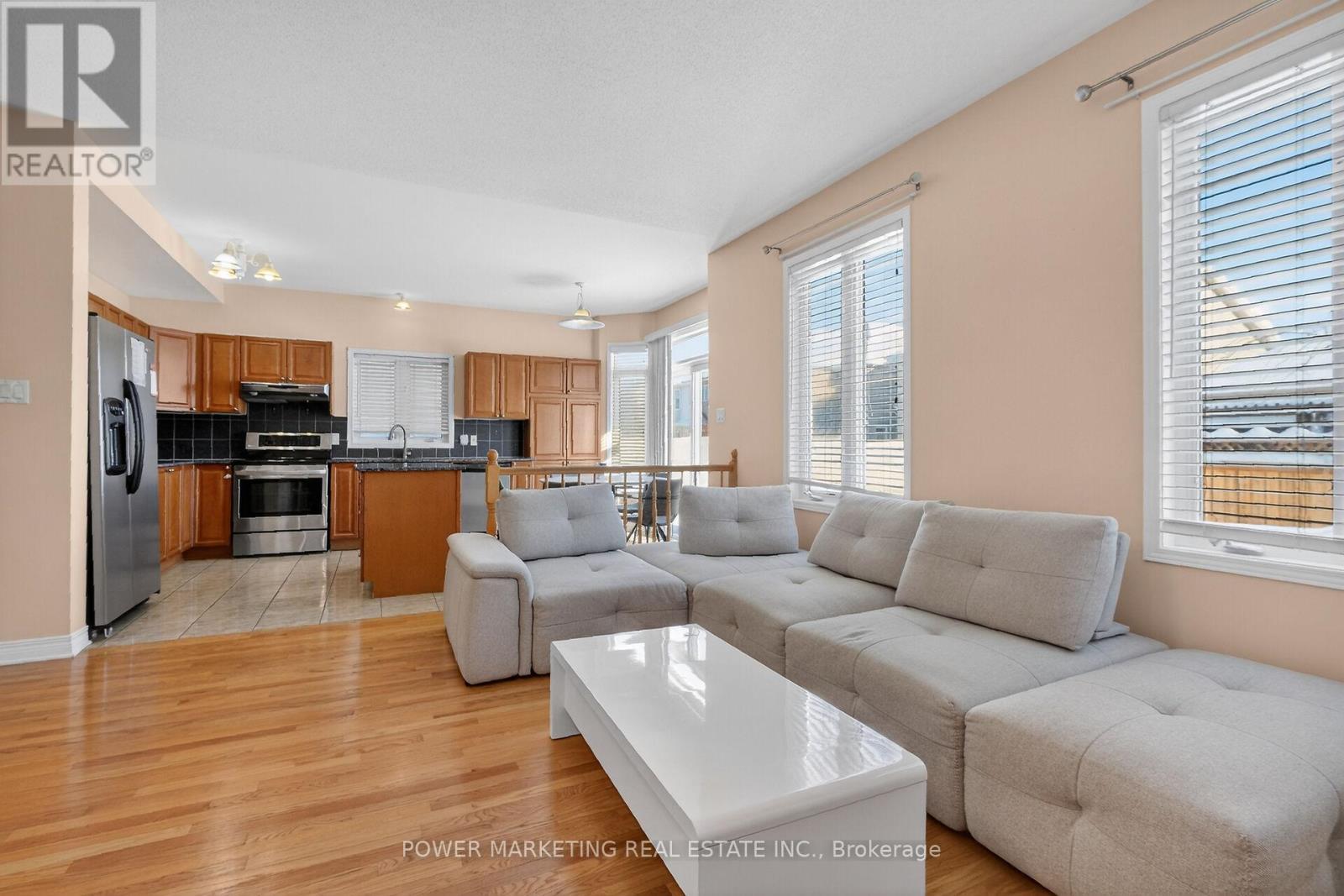 119 Finn Court, Ottawa, ON - Indoor Photo Showing Living Room