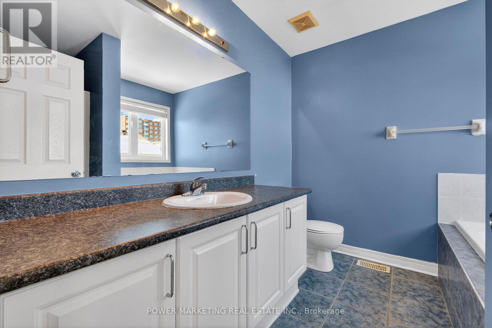 119 Finn Court, Ottawa, ON - Indoor Photo Showing Bathroom