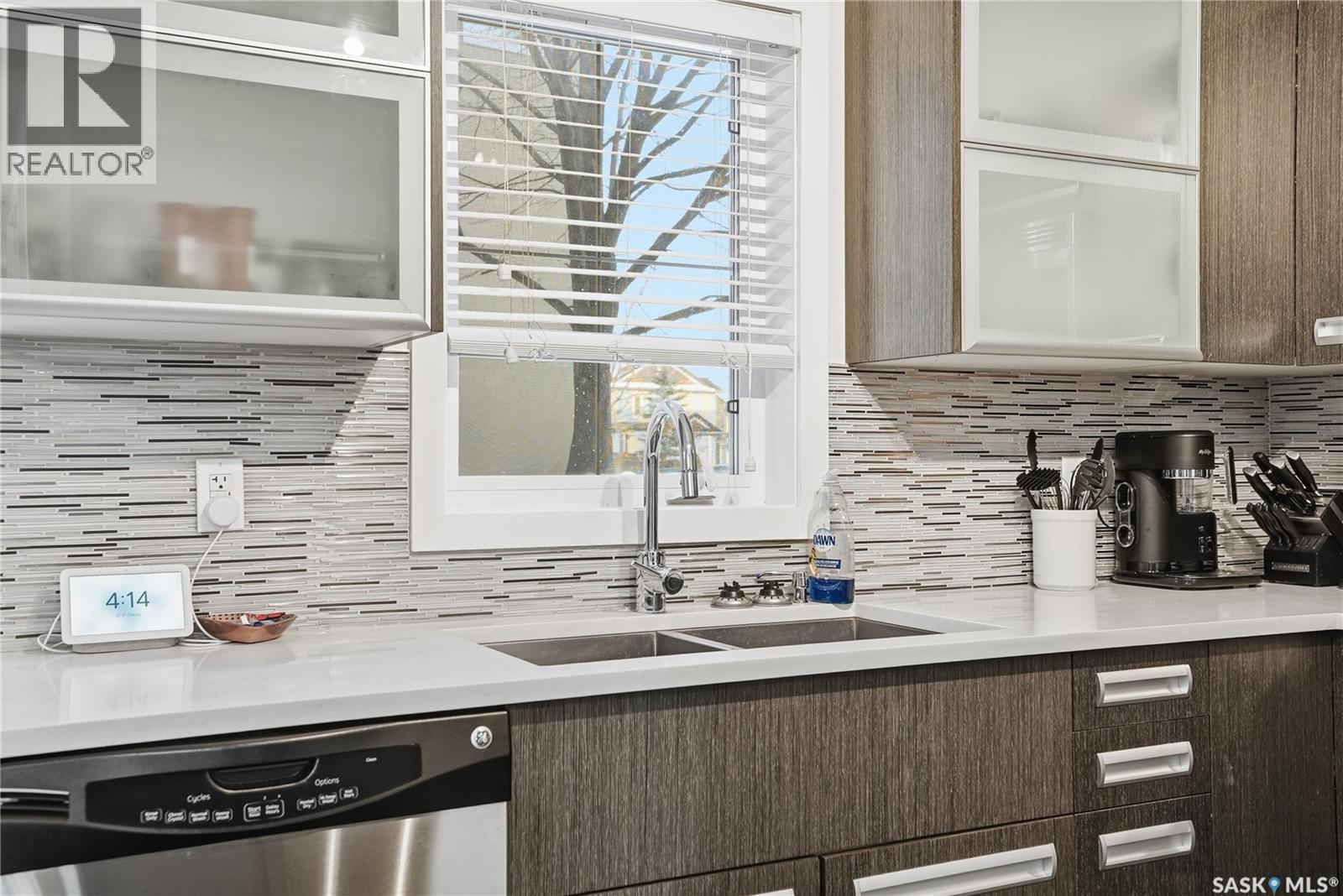 175 135 Ashworth Crescent, Saskatoon, SK - Indoor Photo Showing Kitchen With Double Sink With Upgraded Kitchen