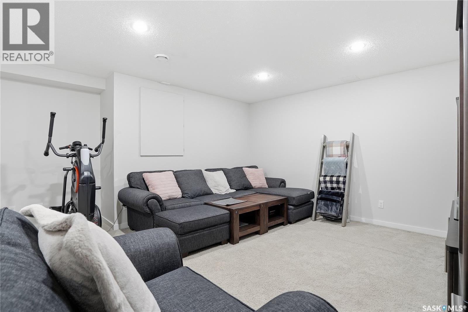 175 135 Ashworth Crescent, Saskatoon, SK - Indoor