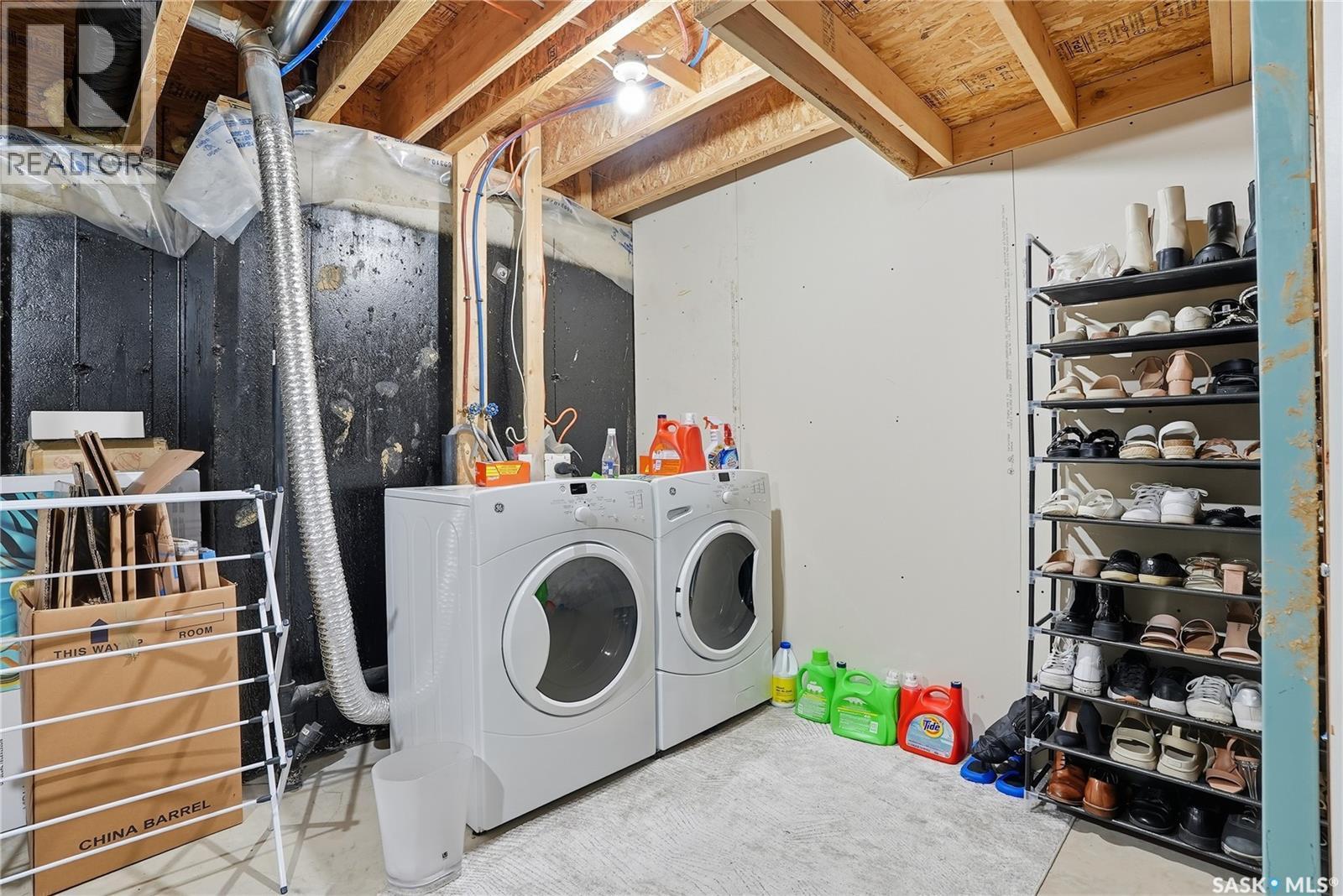 175 135 Ashworth Crescent, Saskatoon, SK - Indoor Photo Showing Laundry Room