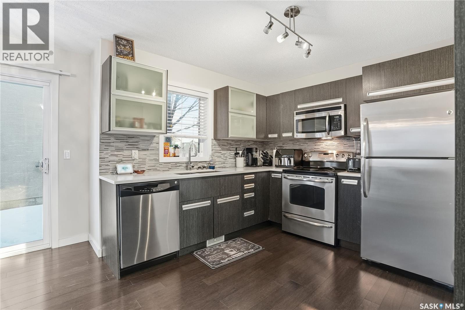 175 135 Ashworth Crescent, Saskatoon, SK - Indoor Photo Showing Kitchen With Upgraded Kitchen