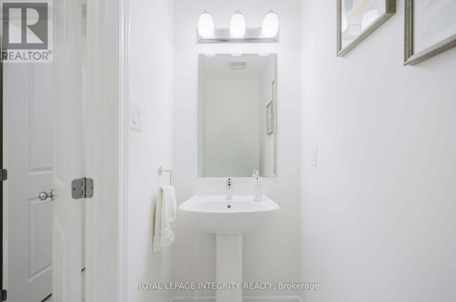 719 Samantha Eastop Avenue, Ottawa, ON - Indoor Photo Showing Bathroom