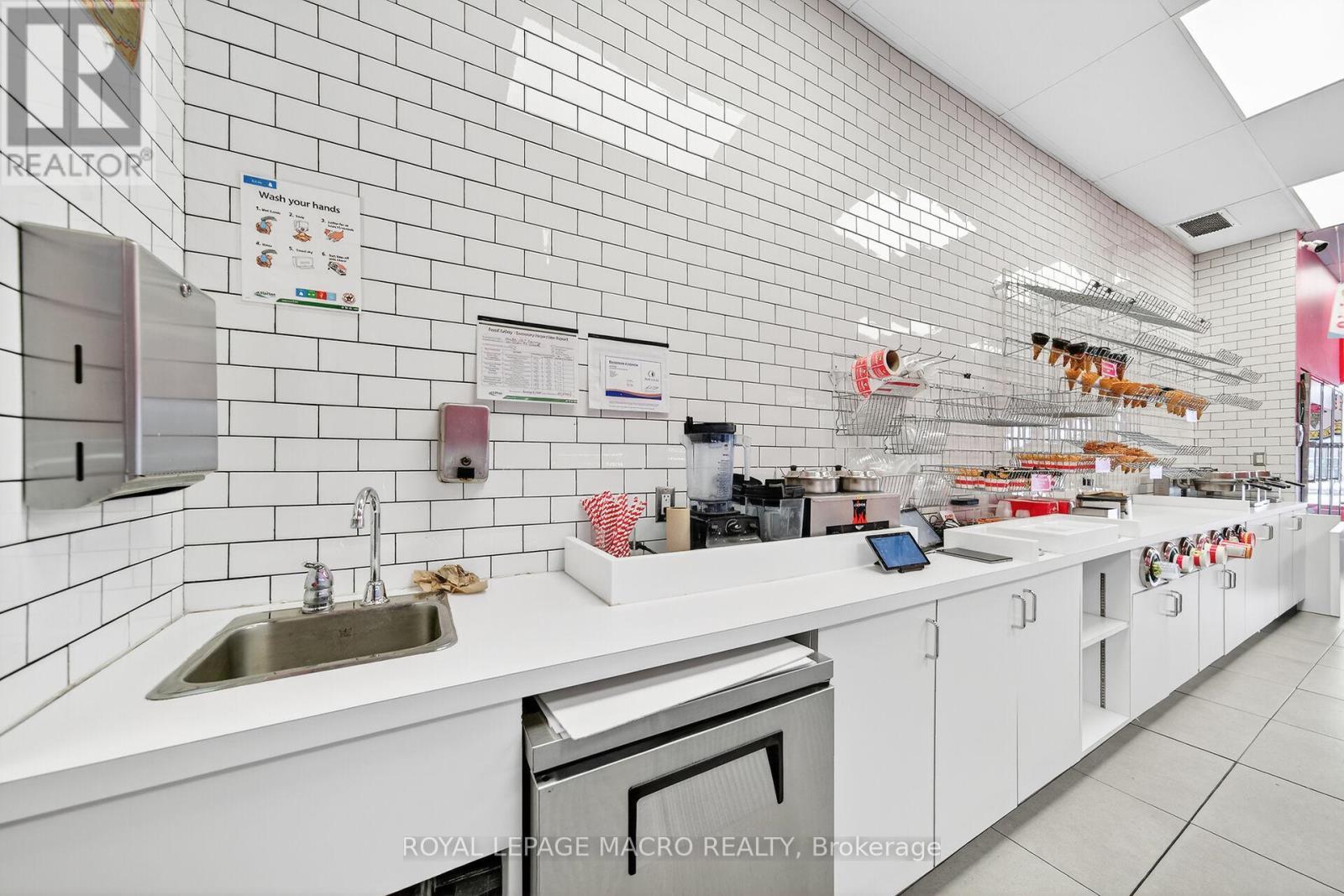 D9 - 380 Dundas Street E, Oakville, ON