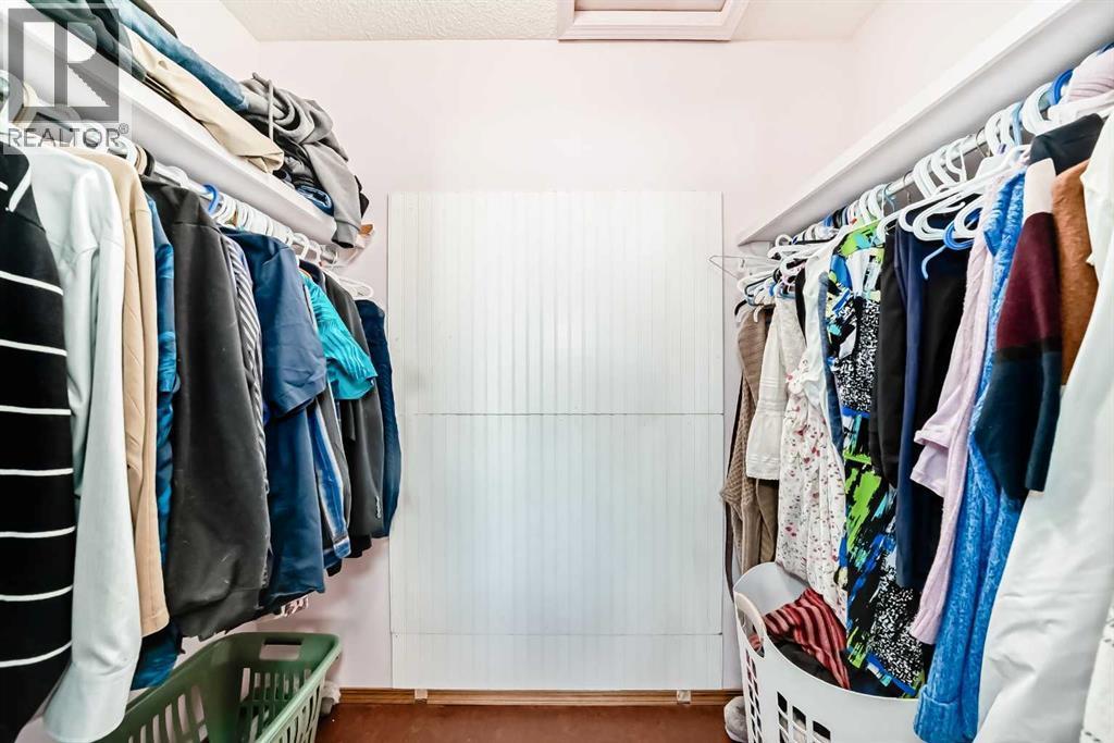 78 Sandringham Way Nw, Calgary, AB - Indoor With Storage