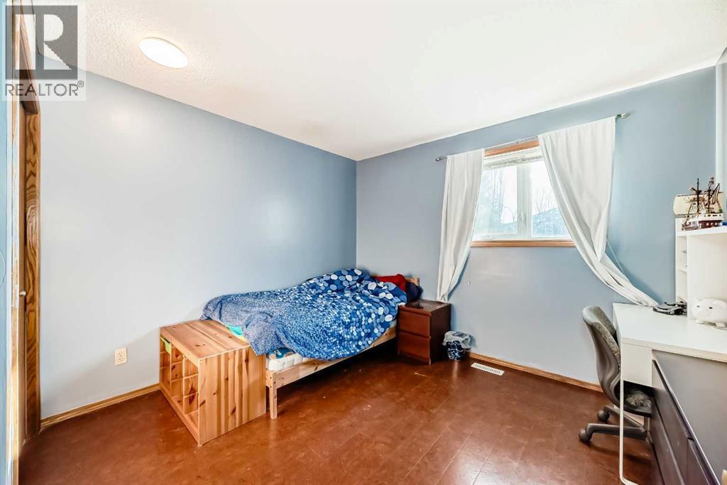 78 Sandringham Way Nw, Calgary, AB - Indoor Photo Showing Bedroom