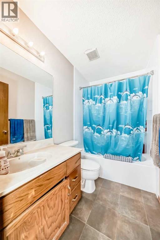 78 Sandringham Way Nw, Calgary, AB - Indoor Photo Showing Bathroom