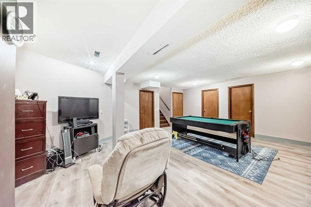 78 Sandringham Way Nw, Calgary, AB - Indoor Photo Showing Other Room