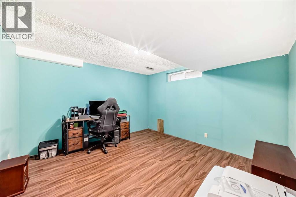 78 Sandringham Way Nw, Calgary, AB - Indoor Photo Showing Other Room