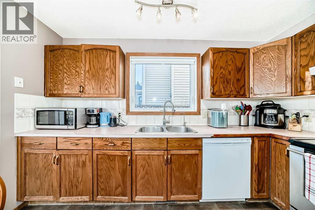 78 Sandringham Way Nw, Calgary, AB - Indoor Photo Showing Kitchen With Double Sink