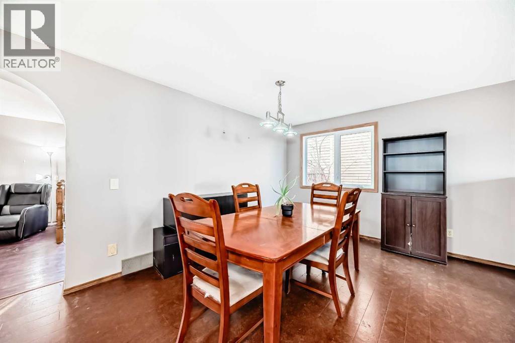 78 Sandringham Way Nw, Calgary, AB - Indoor Photo Showing Dining Room