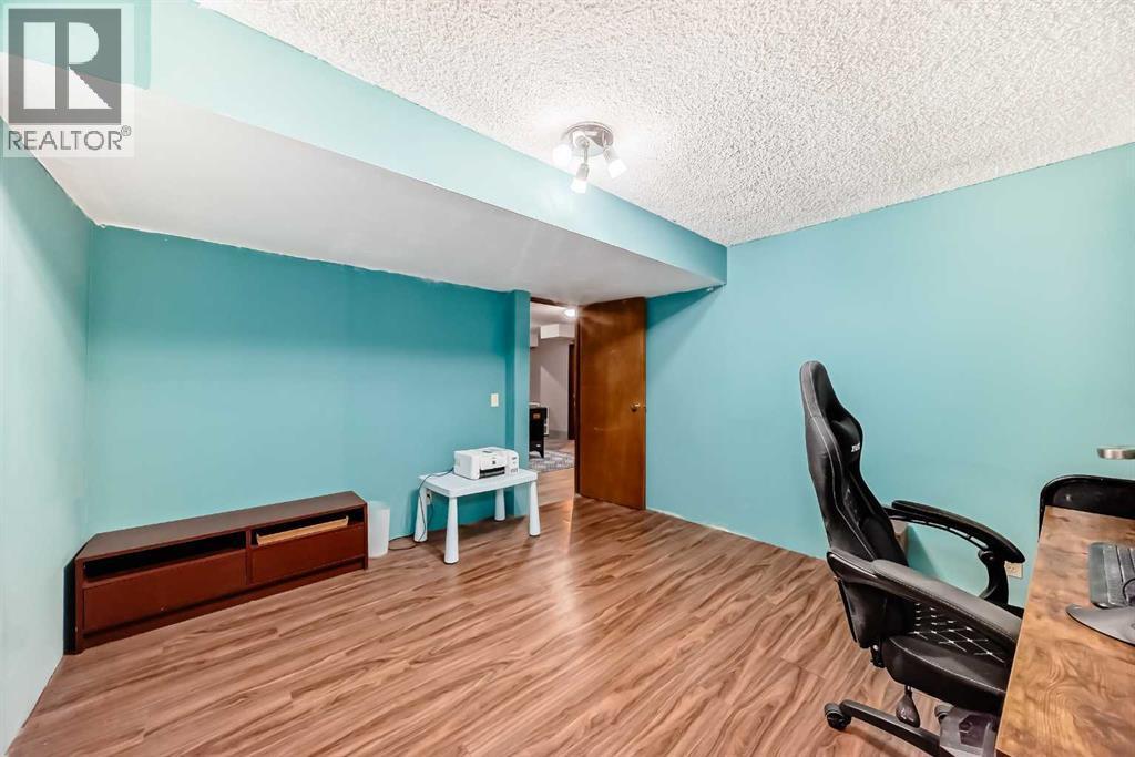 78 Sandringham Way Nw, Calgary, AB - Indoor Photo Showing Office