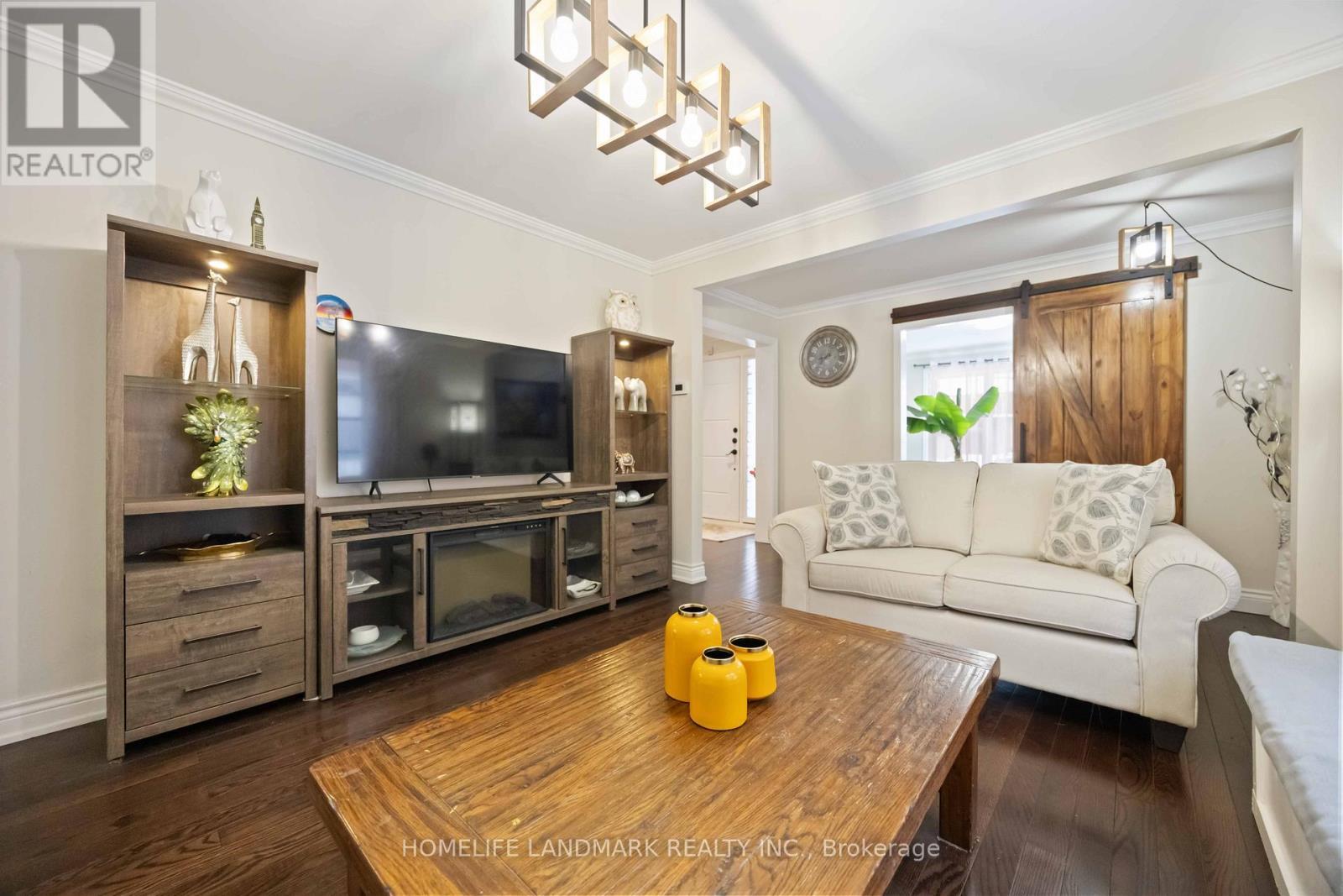 68 Linderwood Drive, Toronto, ON - Indoor Photo Showing Living Room