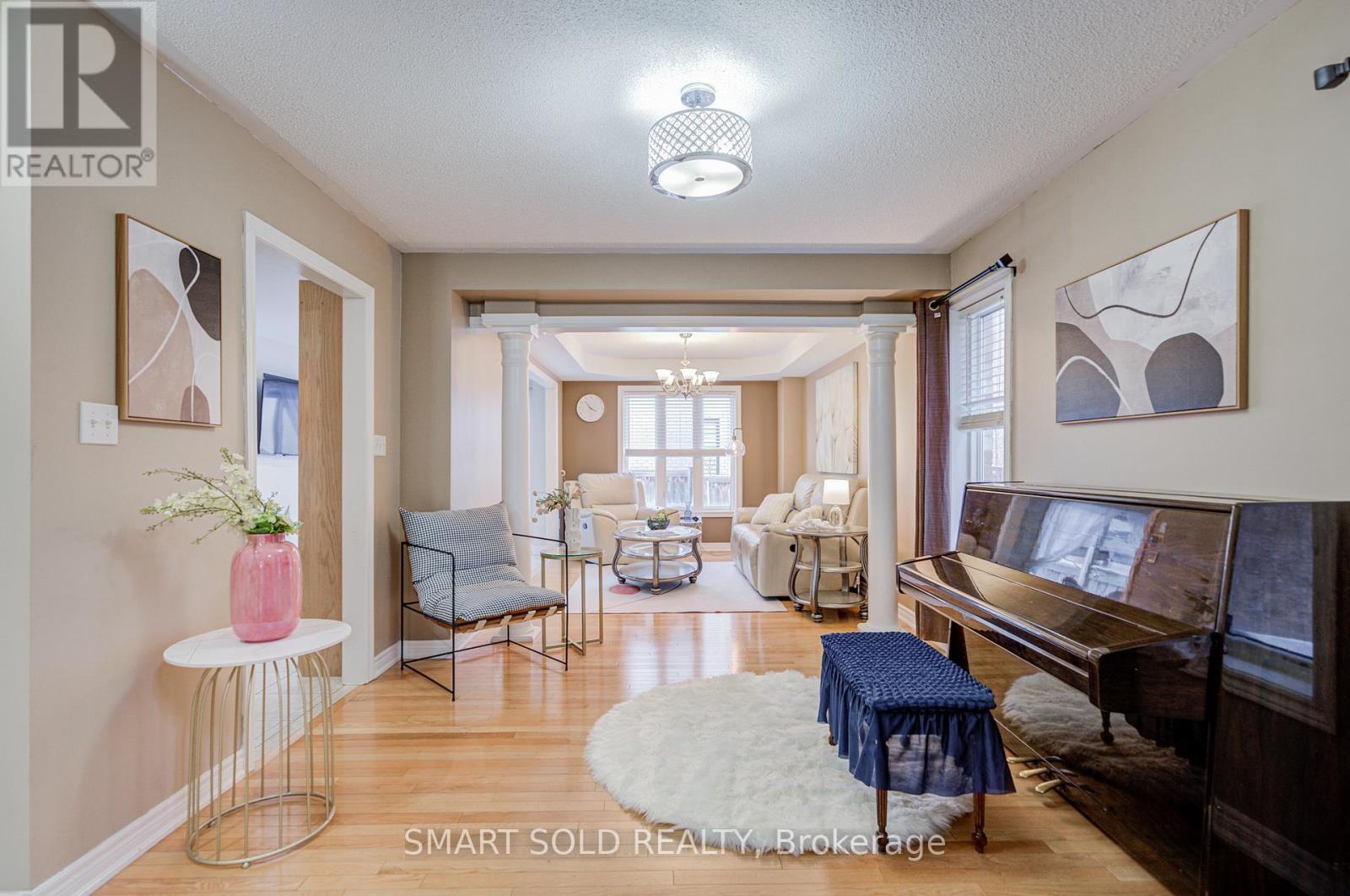 16 Lealinds Road, Vaughan, ON - Indoor Photo Showing Living Room