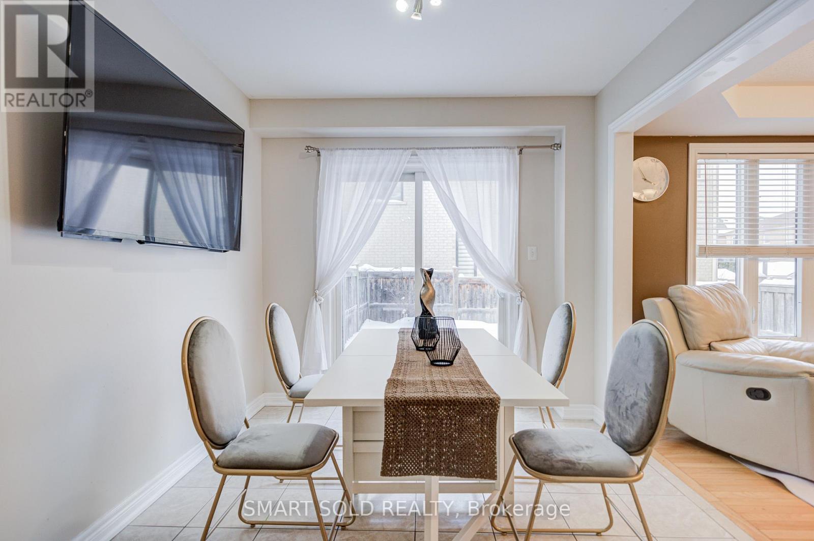 16 Lealinds Road, Vaughan, ON - Indoor Photo Showing Dining Room