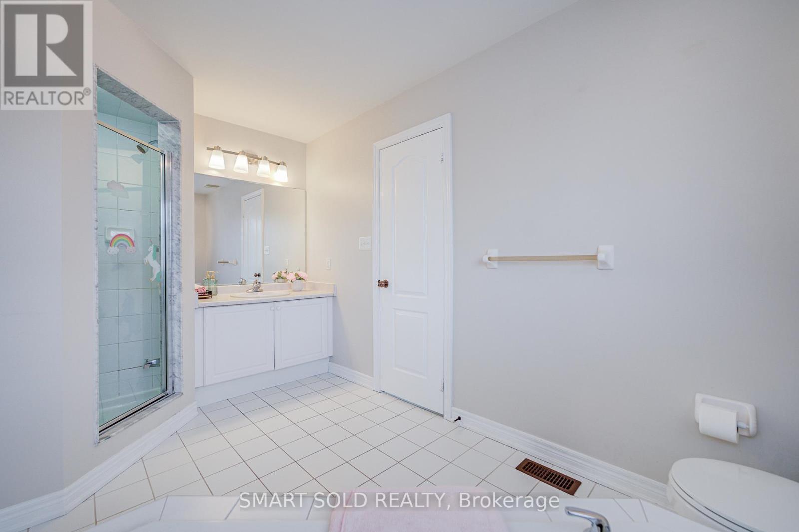 16 Lealinds Road, Vaughan, ON - Indoor Photo Showing Bathroom