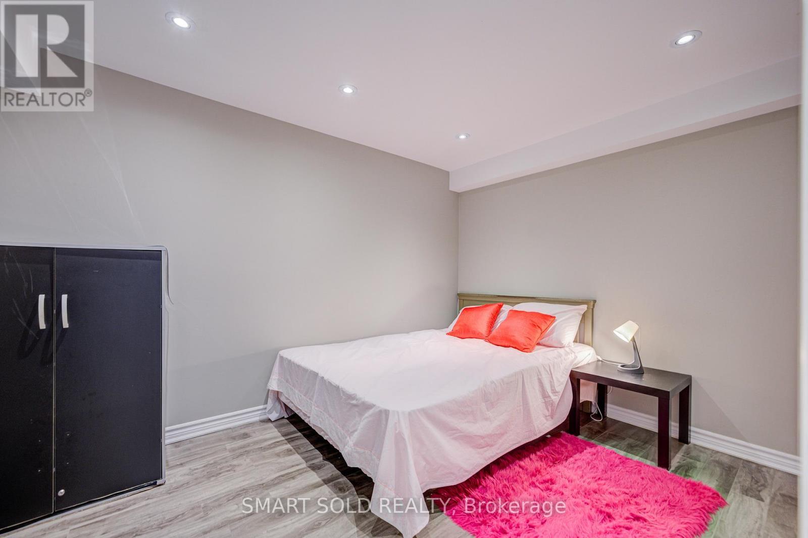 16 Lealinds Road, Vaughan, ON - Indoor Photo Showing Bedroom