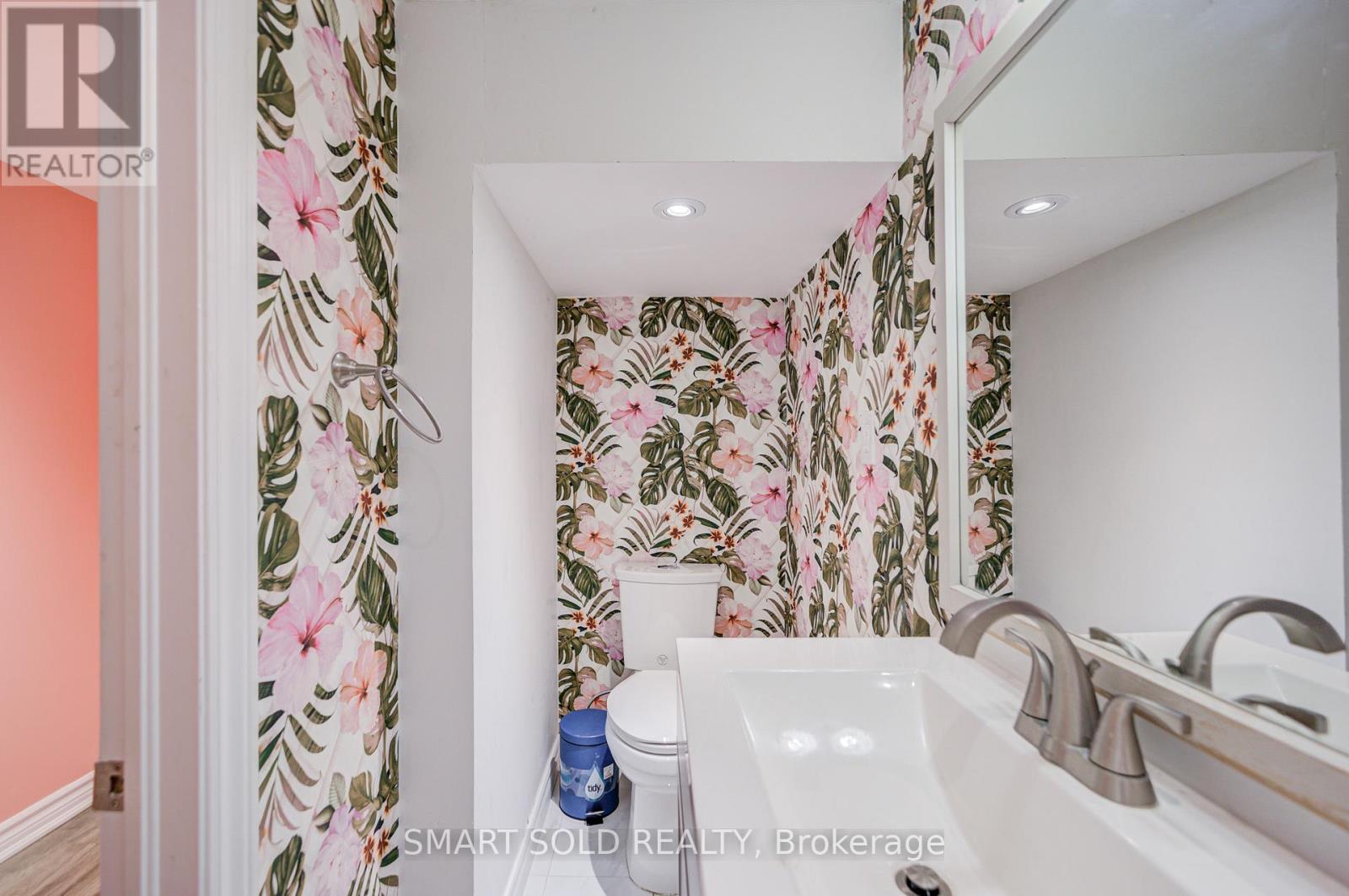 16 Lealinds Road, Vaughan, ON - Indoor Photo Showing Bathroom