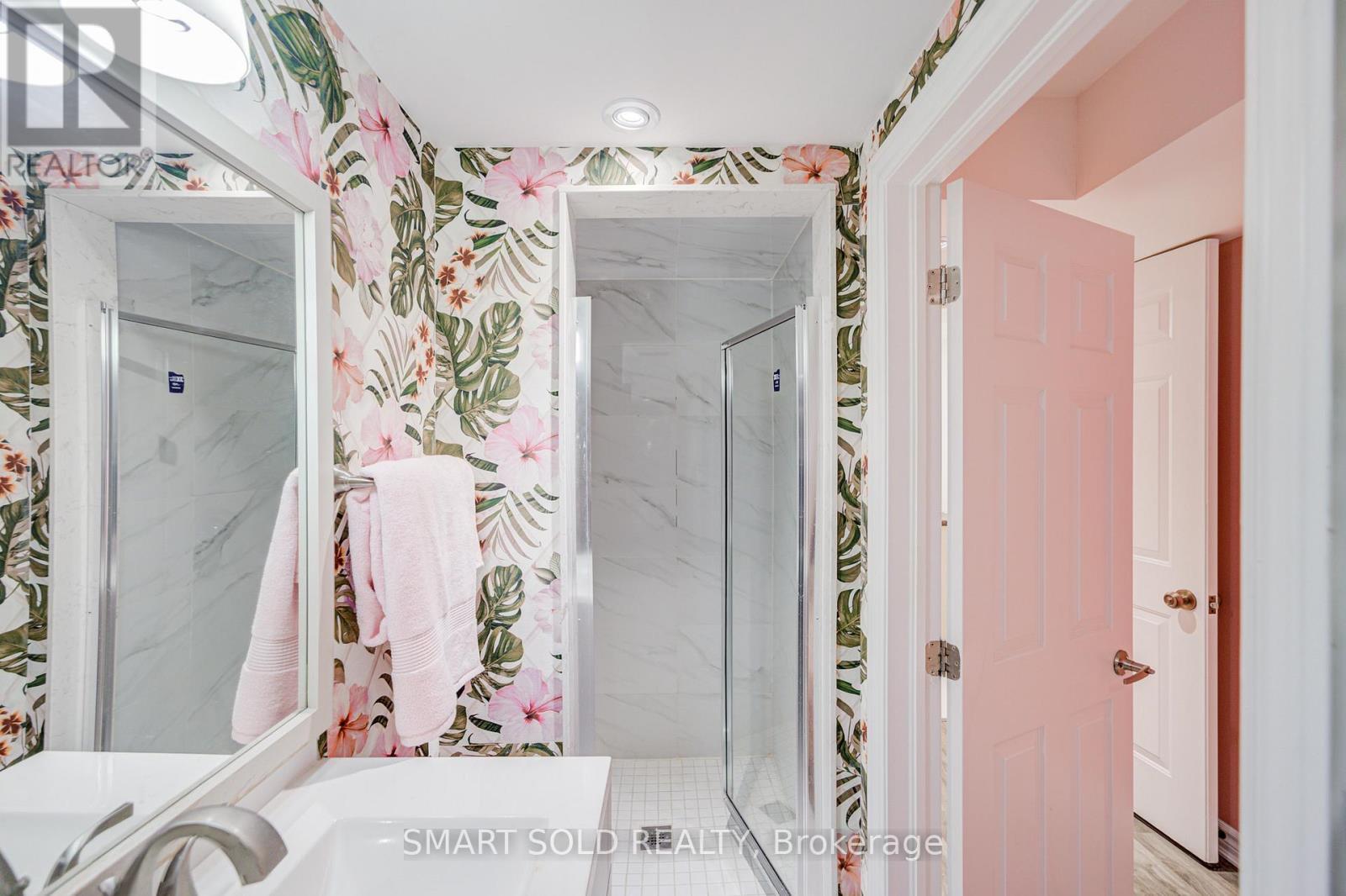 16 Lealinds Road, Vaughan, ON - Indoor Photo Showing Bathroom