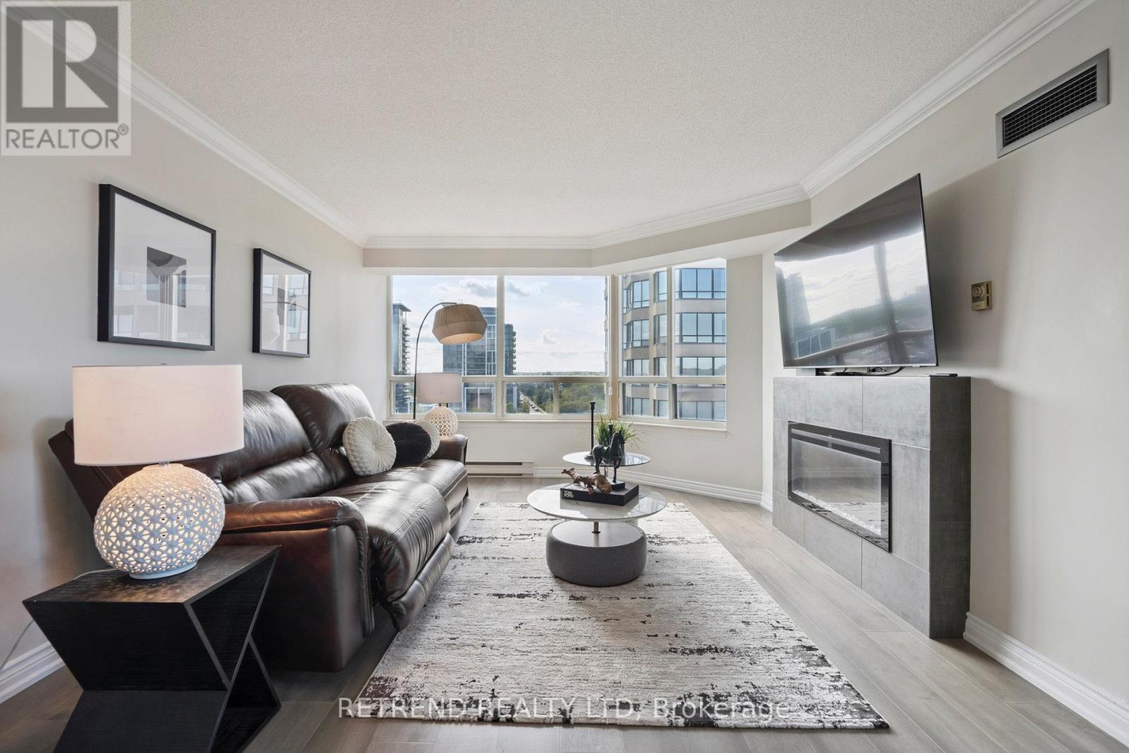 826 - 32 Clarissa Drive, Richmond Hill, ON - Indoor Photo Showing Living Room With Fireplace
