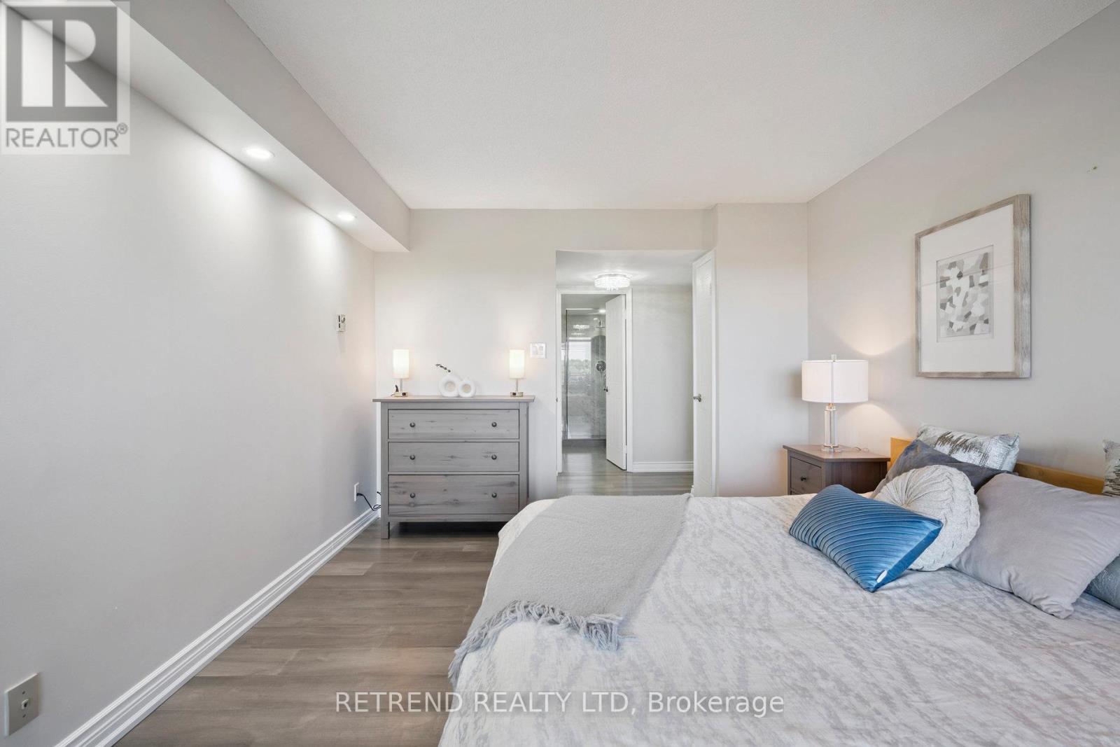 826 - 32 Clarissa Drive, Richmond Hill, ON - Indoor Photo Showing Bedroom